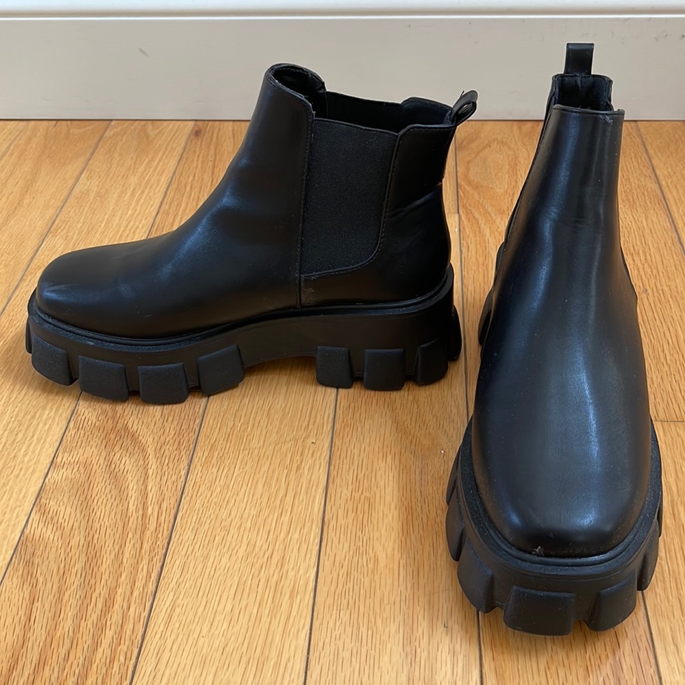 Lug sole forever 21 black ankle boots size 7.5